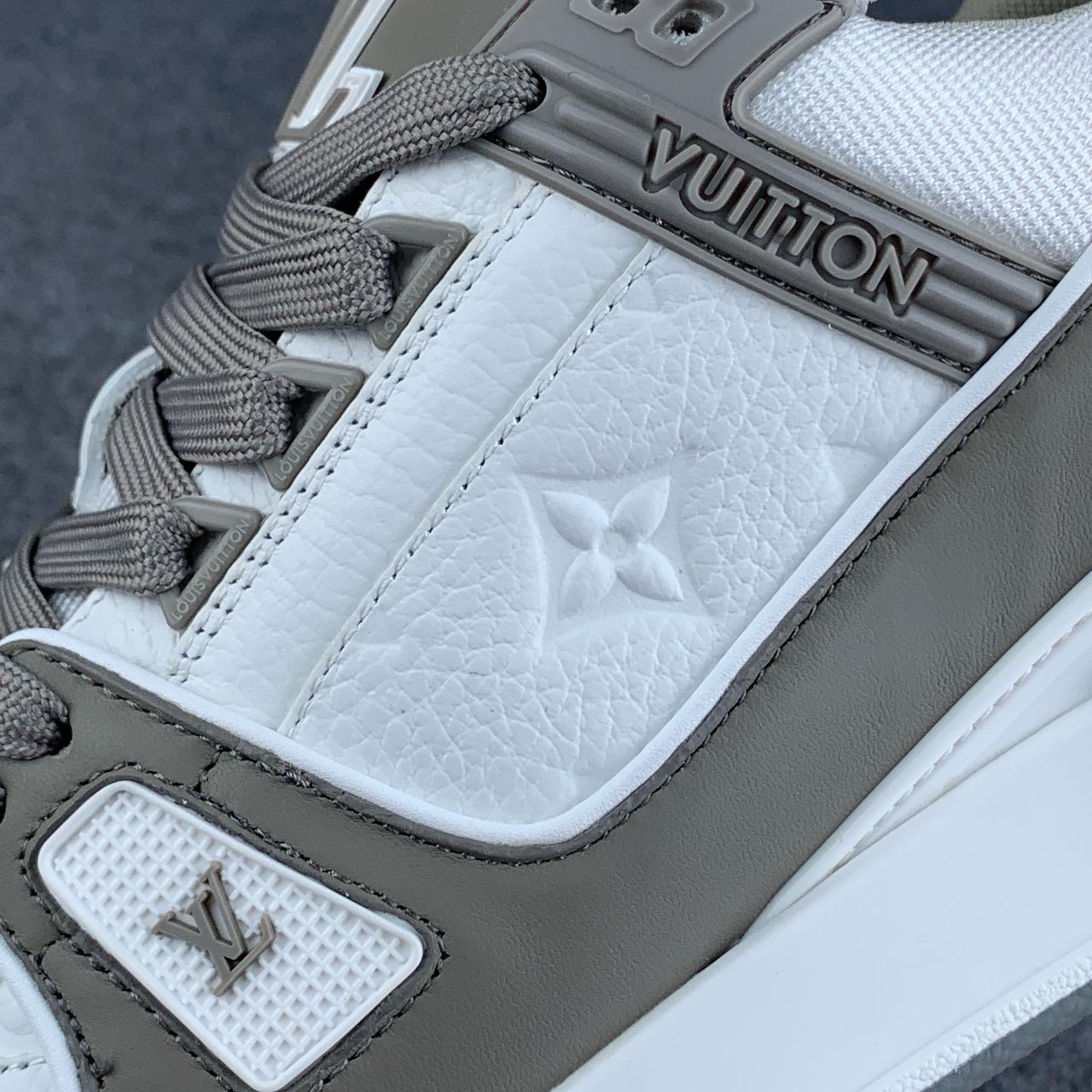 LV Trainer 'White Grey'
