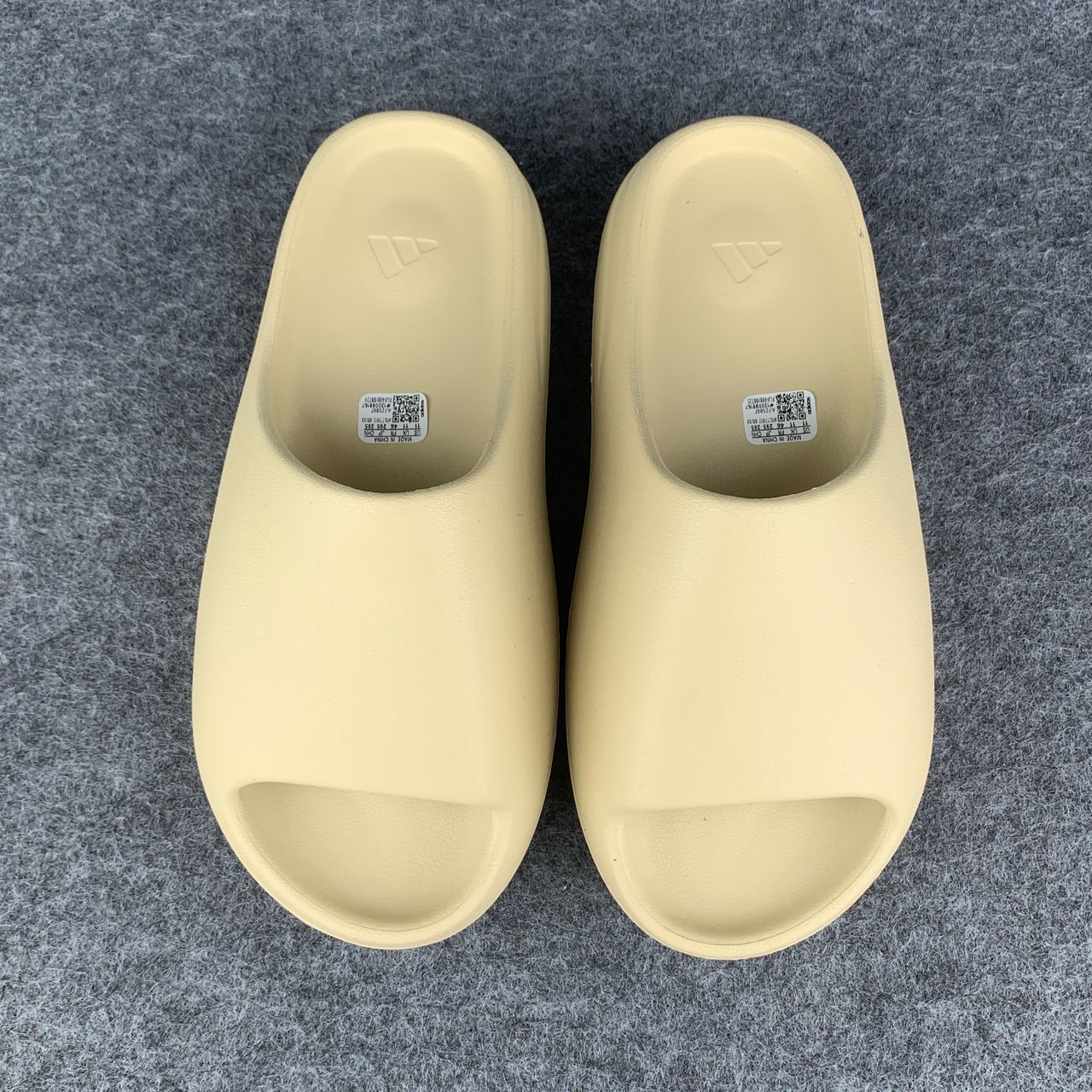 Yeezy Slides 'Bone'